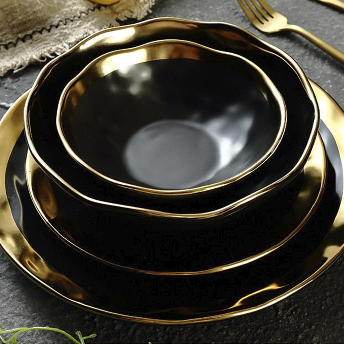 Gold Side Black Dinner Plate